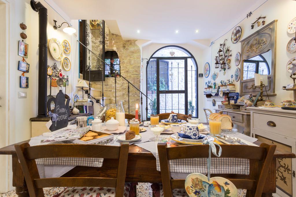 Bed And Breakfast A Casa Delle Fate Assisi Exterior foto